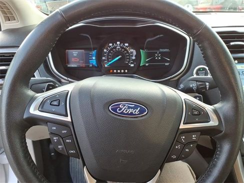 Used 2017 Ford Fusion SE w/ Fusion SE Technology Package image 20