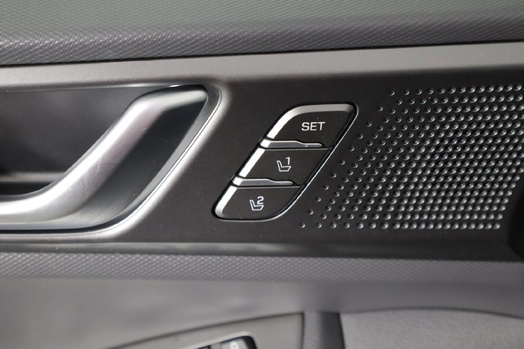 Used 2021 Hyundai Ioniq Limited FWD image 22