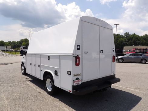 Used 2024 Ford E-350 and Econoline 350 Super Duty w/ Driver's Safety Package RWD image 5