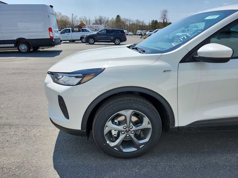 New 2025 Ford Escape ST-Line Select w/ Class II Trailer Tow Package image 10