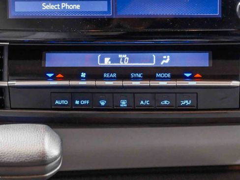 Used 2022 Toyota Sienna LE FWD image 18