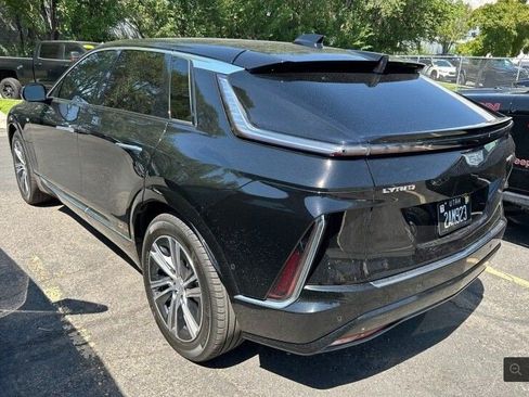 Certified 2024 Cadillac Lyriq Luxury AWD/4WD image 3