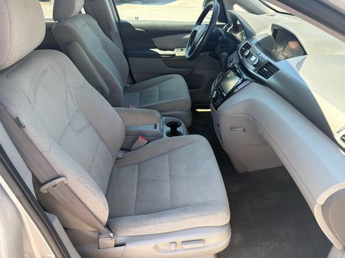 Used 2017 Honda Odyssey SE image 12