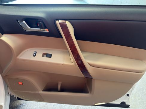 Used 2013 Toyota Highlander Limited AWD/4WD image 20