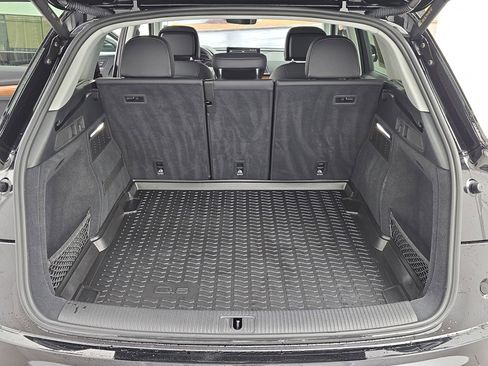 Used 2022 Audi Q5 2.0T Premium w/ Convenience Package image 12