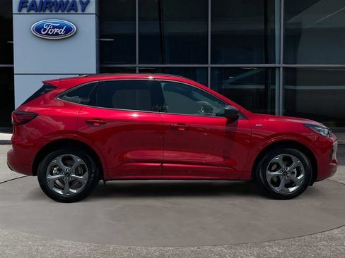 Used 2024 Ford Escape ST-Line w/ Tech Pack #1 FWD image 9