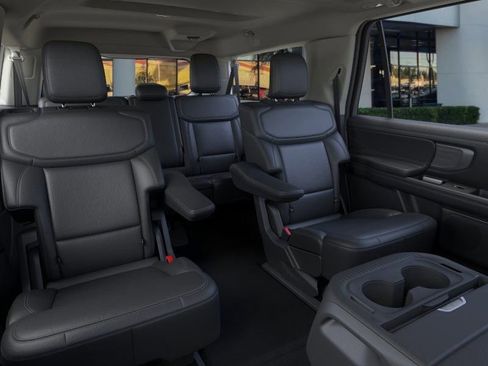 New 2025 Ford Expedition Max Platinum w/ Driver's Package image 11
