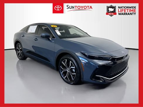 Used 2025 Toyota Crown XLE image 1