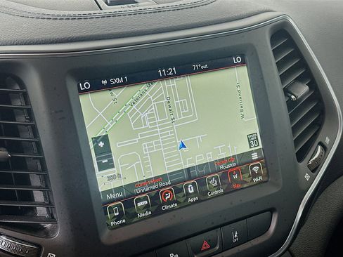 Used 2023 Jeep Cherokee Altitude Lux image 22