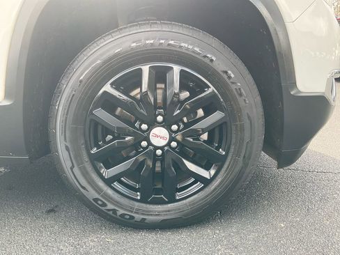 Used 2018 GMC Acadia SLT image 10