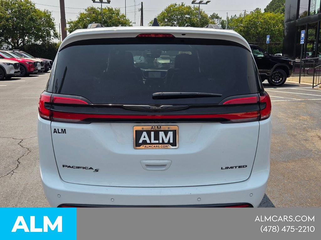 Used 2025 Chrysler Pacifica Limited FWD image 11