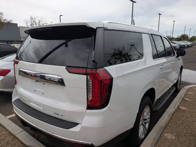 Used 2023 GMC Yukon XL SLT AWD/4WD image 2