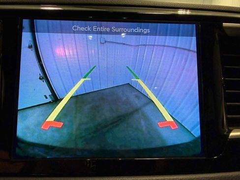 Used 2017 Chrysler Pacifica Touring-L w/ Tire & Wheel Group FWD image 30