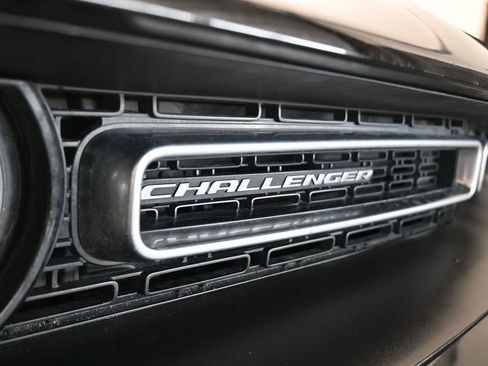 Used 2019 Dodge Challenger SXT image 36