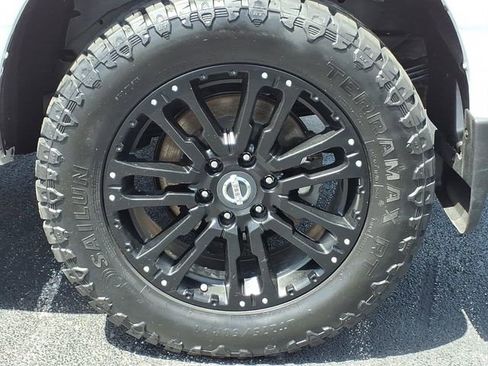 Used 2019 Nissan Titan SV w/ SV Convenience Package AWD/4WD image 9
