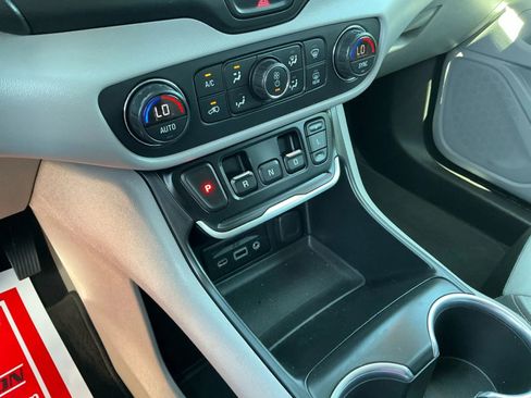 Used 2019 GMC Terrain SLT image 31