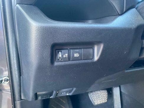 Used 2022 Toyota RAV4 LE AWD/4WD image 17