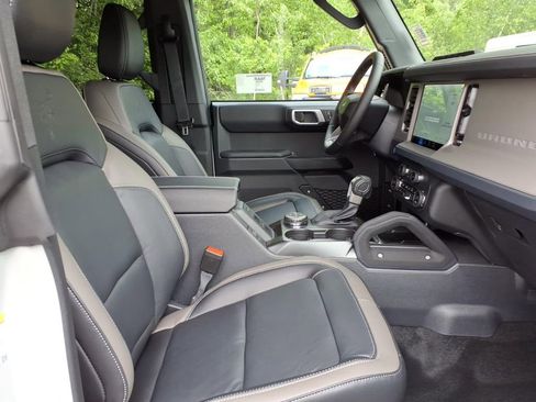 New 2026 Ford Bronco Outer Banks w/ Sasquatch Package AWD/4WD image 9
