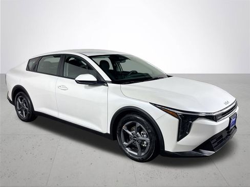 Used 2025 Kia K4 LXS image 4