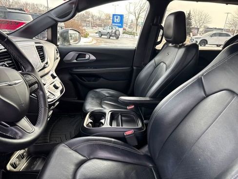 Used 2018 Chrysler Pacifica Touring-L w/ Premium Audio Group image 13