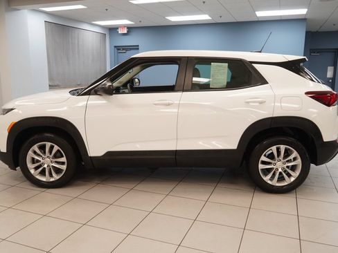 Used 2021 Chevrolet TrailBlazer LS FWD image 2
