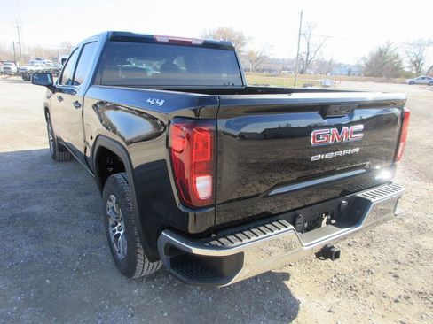 New 2026 GMC Sierra 1500 SLE image 8