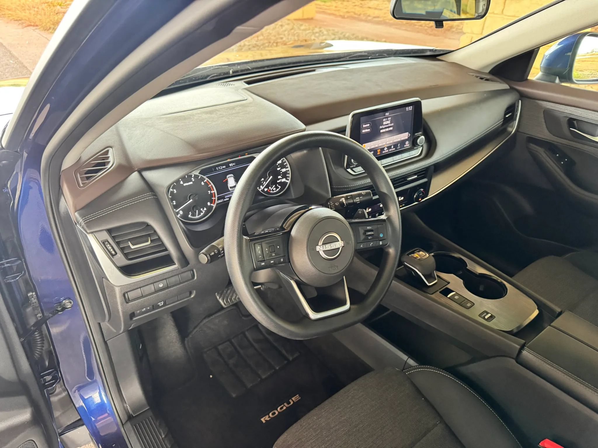 Used 2023 Nissan Rogue SV FWD image 10