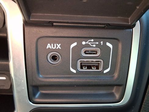 Used 2025 Jeep Wrangler Unlimited Rubicon image 23