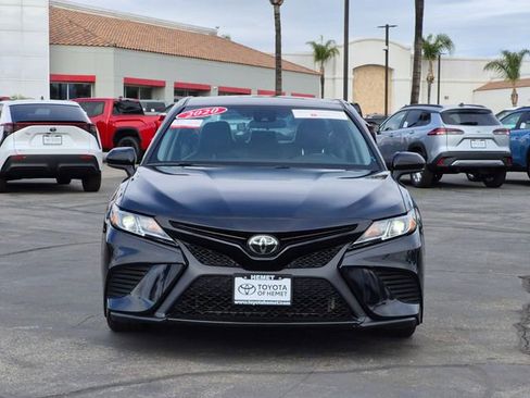 Used 2020 Toyota Camry SE image 2