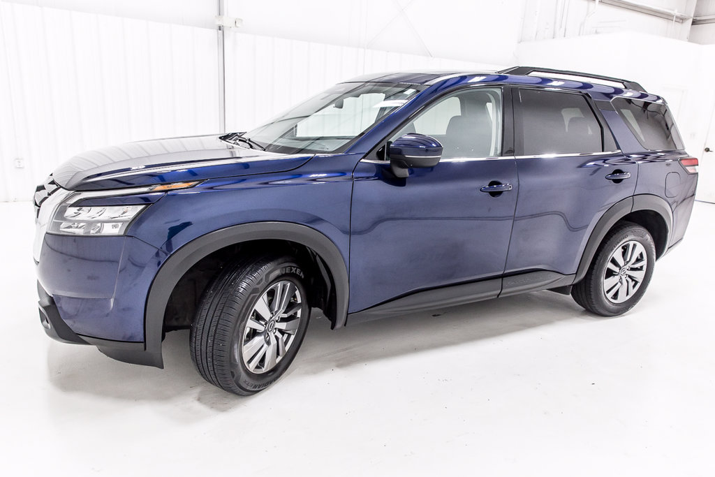 Used 2025 Nissan Pathfinder SV AWD/4WD image 3