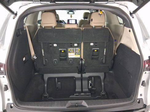 Used 2021 Toyota Sienna Limited image 30