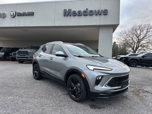 Used 2024 Buick Encore GX Sport Touring image 1