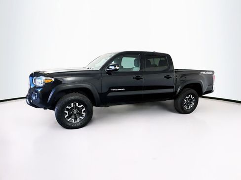 Certified 2023 Toyota Tacoma TRD Off-Road AWD/4WD image 4