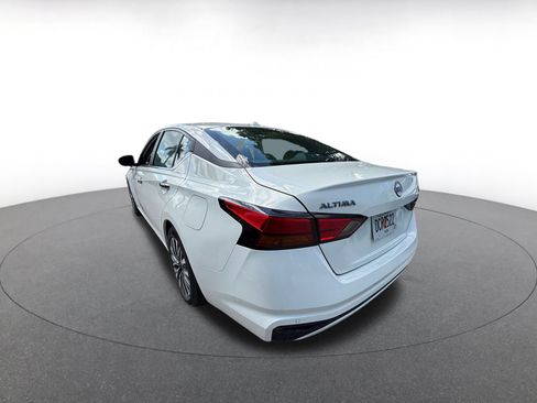 Used 2025 Nissan Altima 2.5 SV FWD image 9
