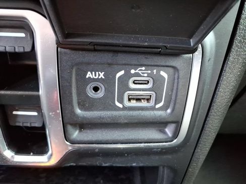 Used 2025 Jeep Wrangler Unlimited Sahara AWD/4WD image 25