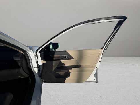 Used 2016 Honda Accord EX-L image 30