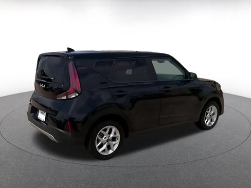 Used 2025 Kia Soul LX w/ LX Technology Package FWD image 12
