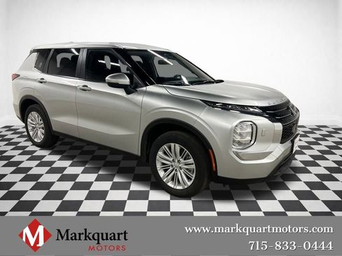 Used 2024 Mitsubishi Outlander ES image 1