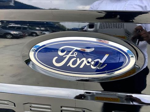 Used 2017 Ford F250 XLT w/ XLT Premium Package AWD/4WD image 9