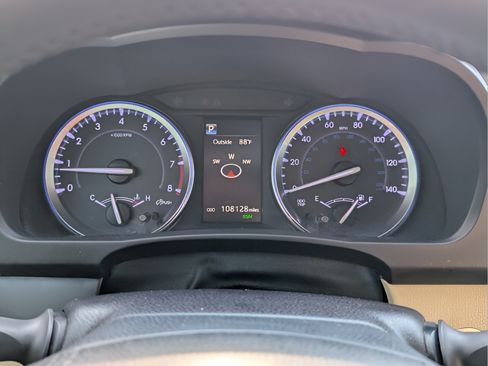Used 2019 Toyota Highlander XLE FWD image 26