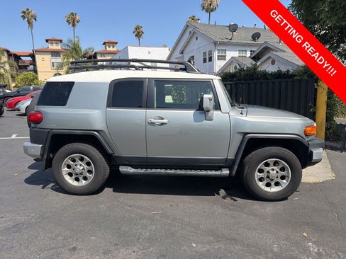 Used 2012 Toyota FJ Cruiser 4WD w/ Upgrade Pkg image 3