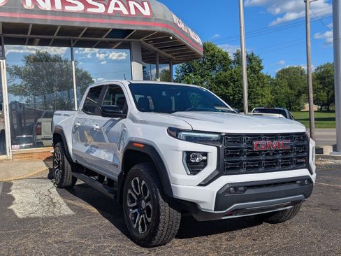 Used 2023 GMC Canyon AT4 w/ AT4 Premium Package AWD/4WD image 1