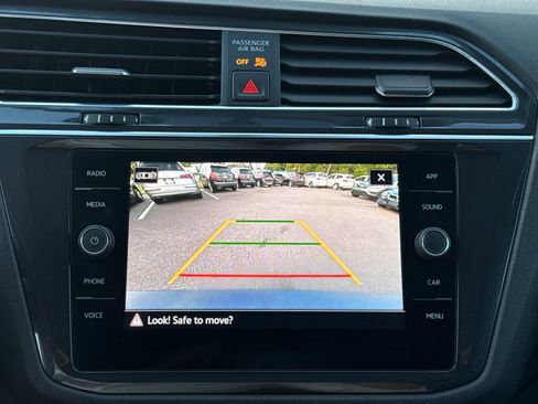 Used 2021 Volkswagen Tiguan SE FWD image 22