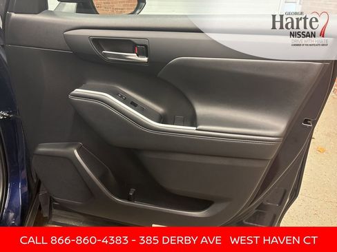 Used 2021 Toyota Highlander XLE image 36