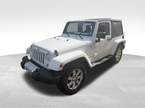 Used 2014 Jeep Wrangler Sahara w/ Connectivity Group AWD/4WD image 19