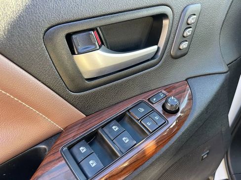 Used 2020 Toyota Sienna Limited image 33