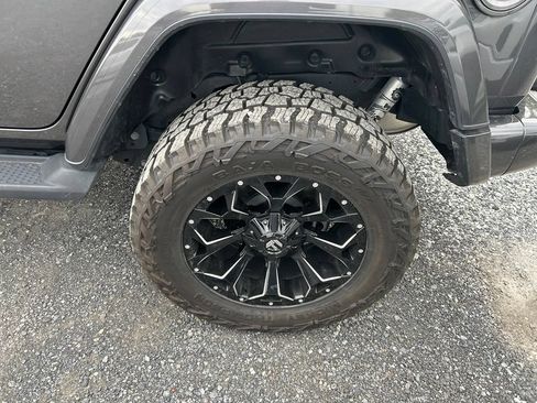 Used 2021 Jeep Wrangler Unlimited Sahara AWD/4WD image 6