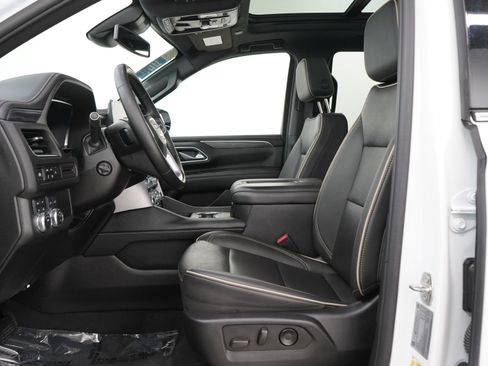 Used 2024 GMC Yukon SLT w/ SLT Luxury Package AWD/4WD image 25