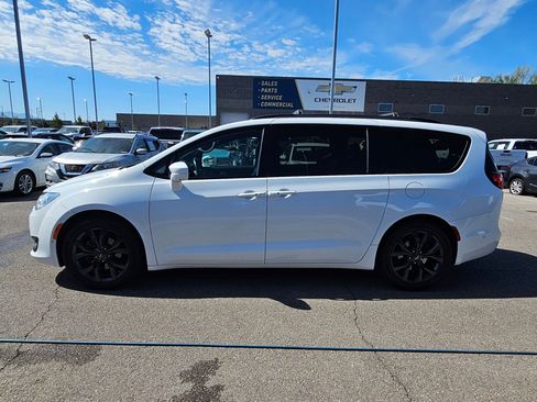 Used 2019 Chrysler Pacifica Touring-L w/ Advanced Safetytec Group FWD image 7