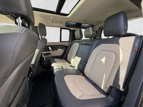 Used 2024 Land Rover Defender 110 X-Dynamic SE image 11